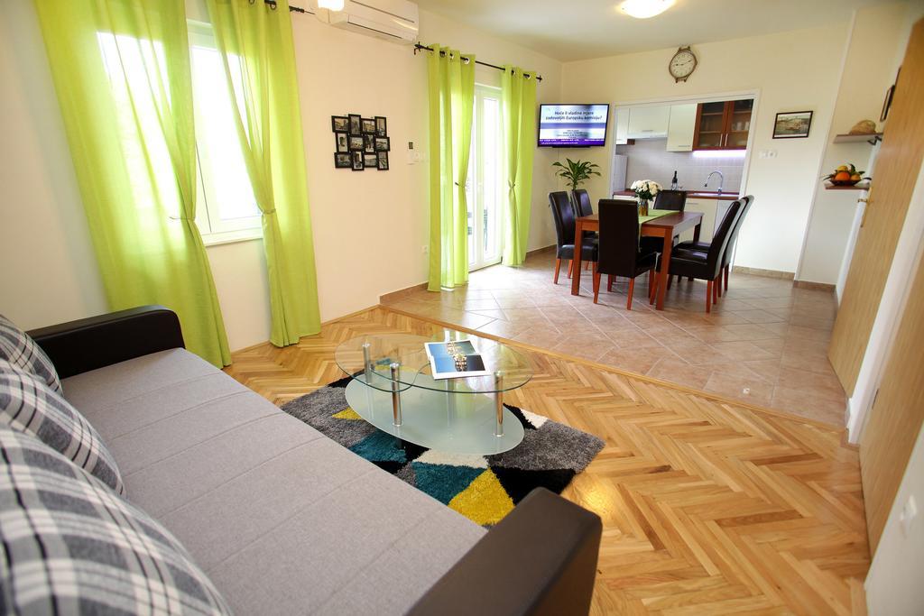 Apartment Biocic トロギール 部屋 写真